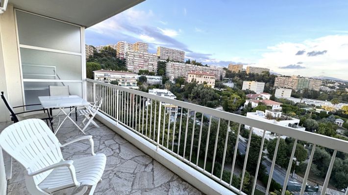 Apartment with Balconies and Sea View