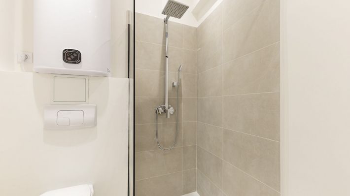 Apartment in Building with Concierge