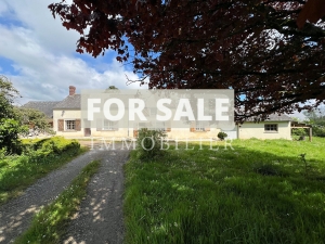 Detached House with Lovely Mature Garden