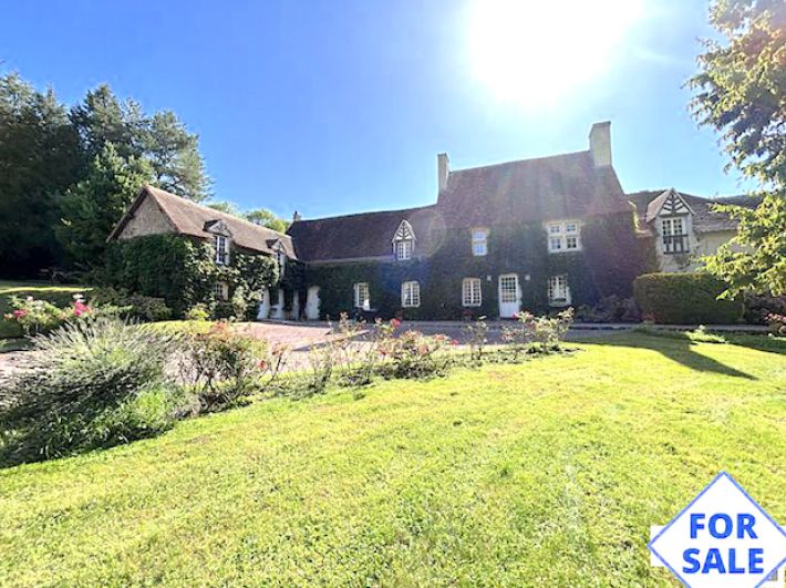 Main Photo of a 6 bedroom  House for sale