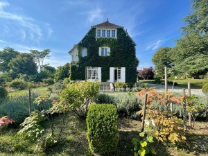 Detached House with 1.5 Hectares and Open Views