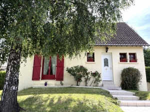 Detached House with Landscaped Garden
