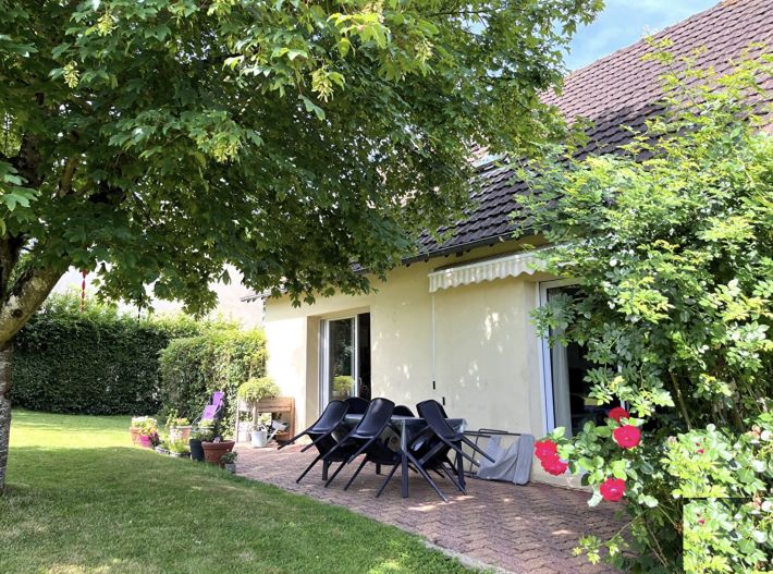 Detached House with Landscaped Garden
