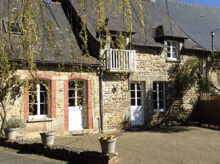 Detached Country House with Outbuilding