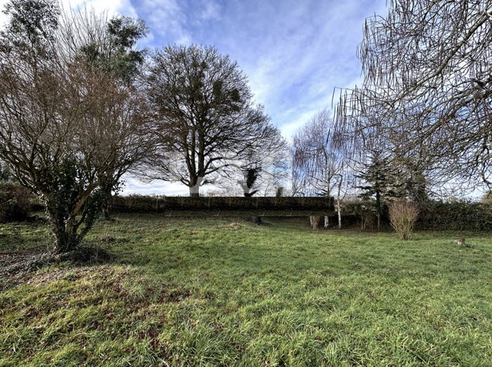 Lovely Detached Country House with Outbuilding