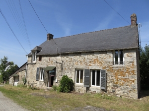 Detached Country House with Stream on Border