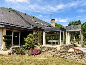 Detached Country House with Landscaped Garden