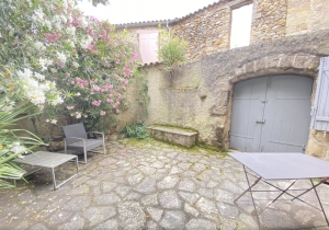 Cottage Style House With Courtyard