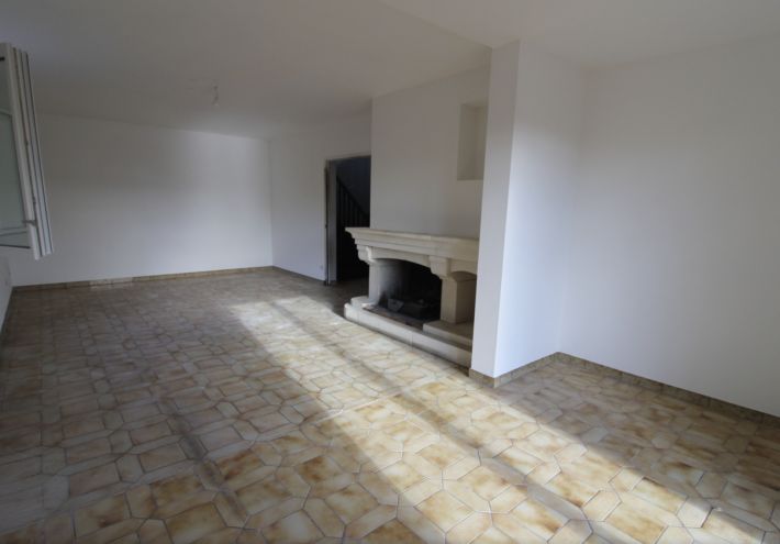 Pretty Detached Villa in Quiet Sector