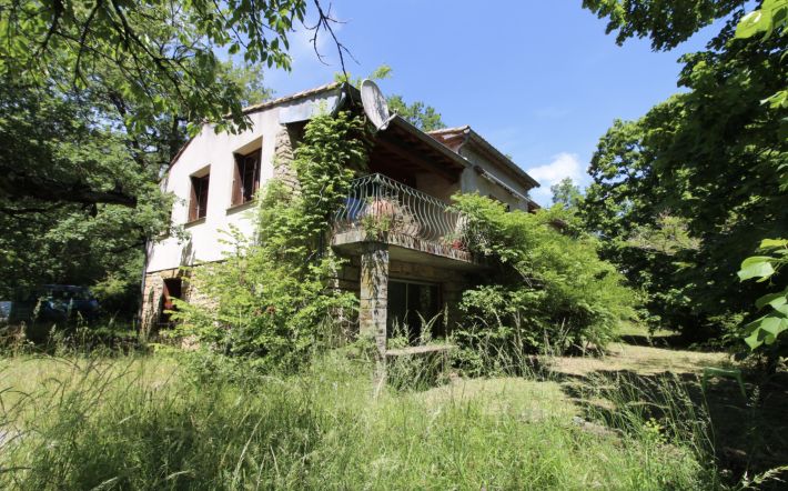 Country House With 1.8 Hectares of Land