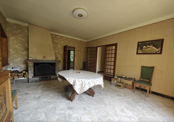 Country House With 1.8 Hectares of Land