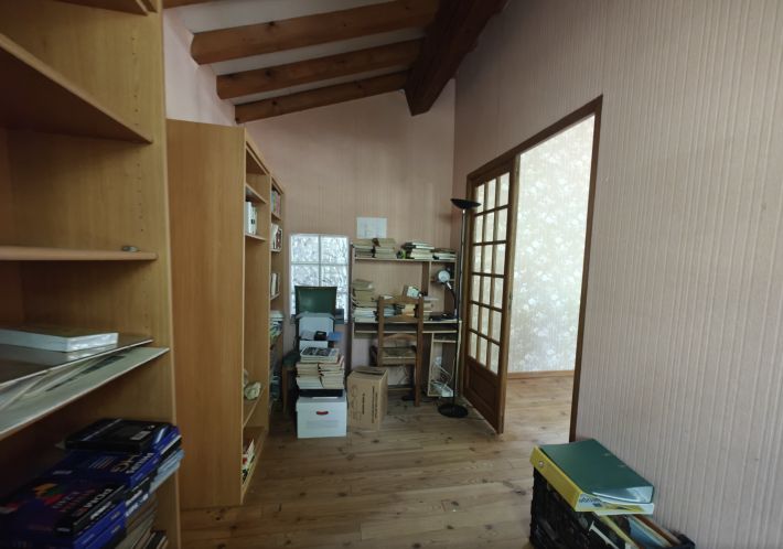 Country House With 1.8 Hectares of Land