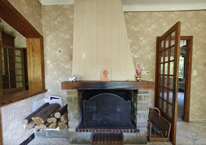 Country House With 1.8 Hectares of Land