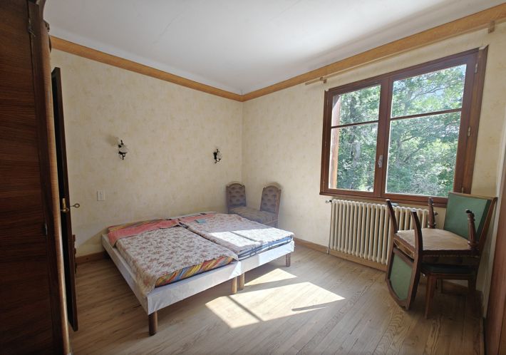 Country House With 1.8 Hectares of Land