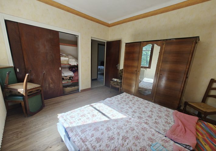 Country House With 1.8 Hectares of Land