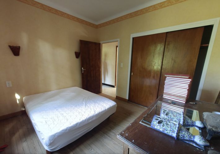 Country House With 1.8 Hectares of Land