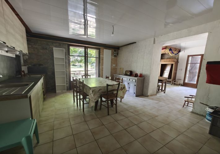 Country House With 1.8 Hectares of Land