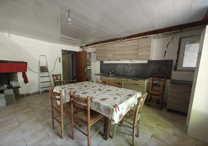 Country House With 1.8 Hectares of Land