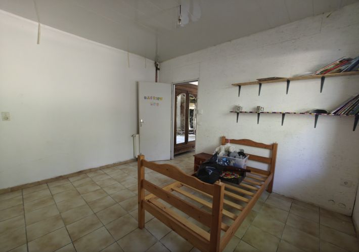 Country House With 1.8 Hectares of Land