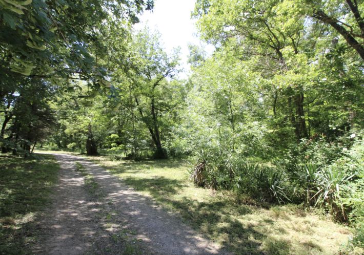 Country House With 1.8 Hectares of Land