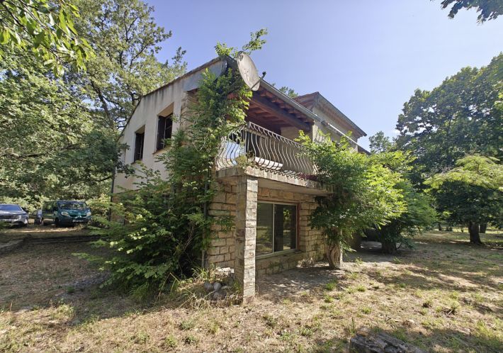 Country House With 1.8 Hectares of Land