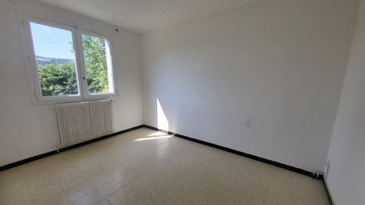 Traditional House with Garden