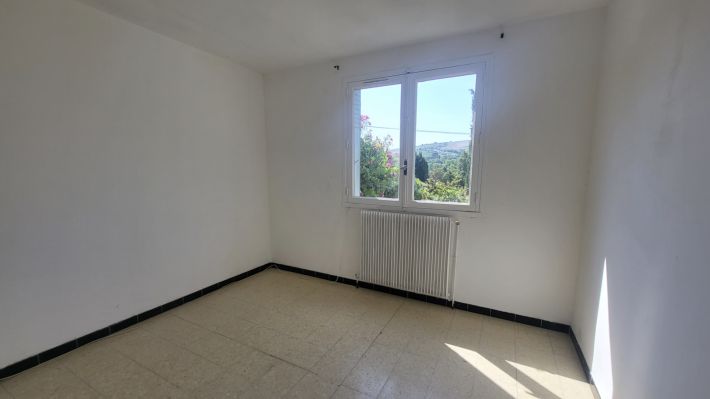 Traditional House with Garden