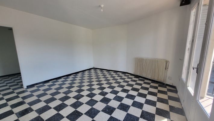 Traditional House with Garden