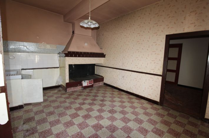 Former Farmhouse with Strong Potential