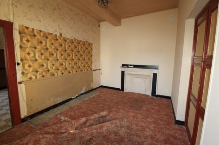 Former Farmhouse with Strong Potential