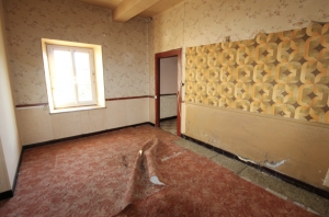 Former Farmhouse with Strong Potential