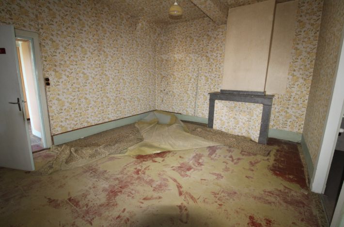 Former Farmhouse with Strong Potential