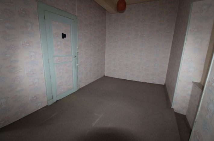 Former Farmhouse with Strong Potential