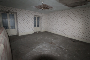 Former Farmhouse with Strong Potential