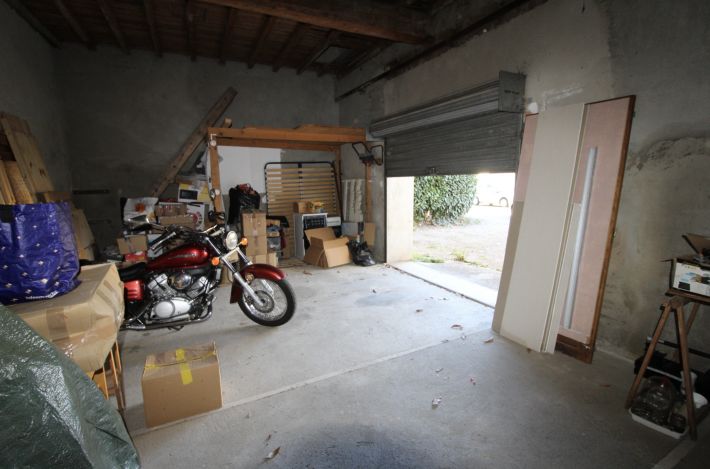 Former Farmhouse with Strong Potential