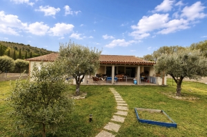 Modern Detached Villa with Mature garden with Open Views