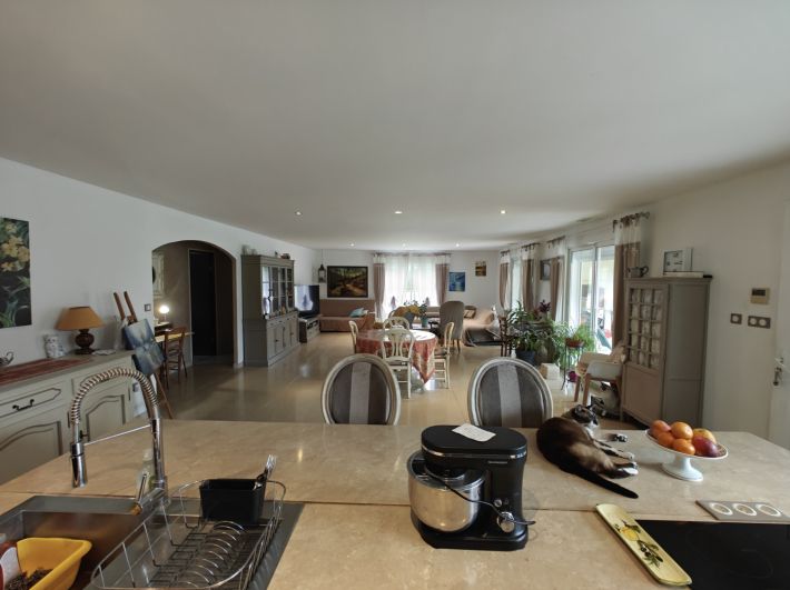 Modern Detached Villa with Mature garden with Open Views