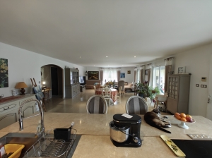 Modern Detached Villa with Mature garden with Open Views