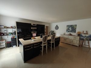 Modern Detached Villa with Mature garden with Open Views