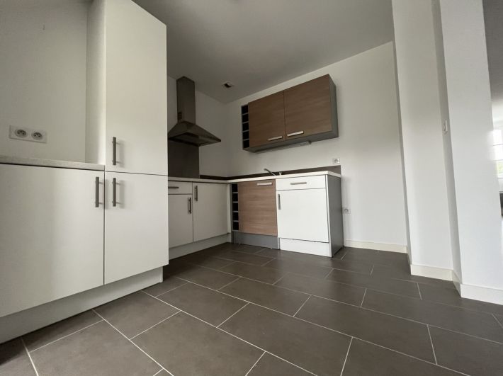 Main Photo of a 3 bedroom  Apartment for sale