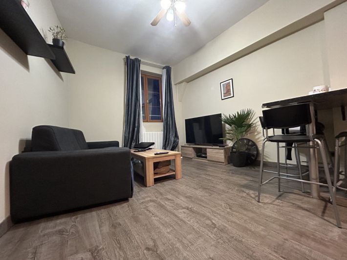 Main Photo of a 1 bedroom  Apartment for sale