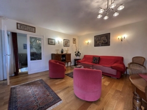 Apartment with Balcony in Heart of Town