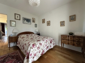 Apartment with Balcony in Heart of Town