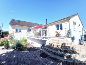 Detached House with Landscaped Garden