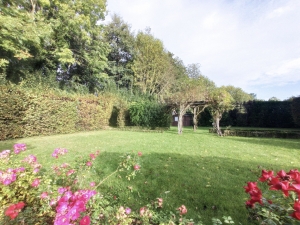Detached House with Outbuilding and Lovely Garden