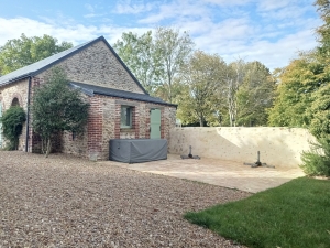 Detached House with Outbuilding and Lovely Garden