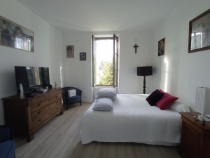 Detached House with Outbuilding and Lovely Garden