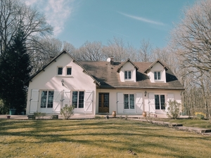 Detached House with Lovely Mature Gardens