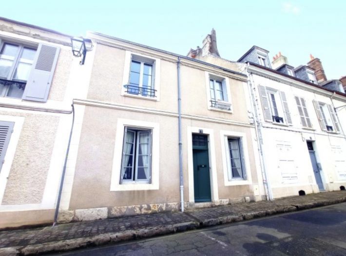 Main Photo of a 3 bedroom  Town House for sale