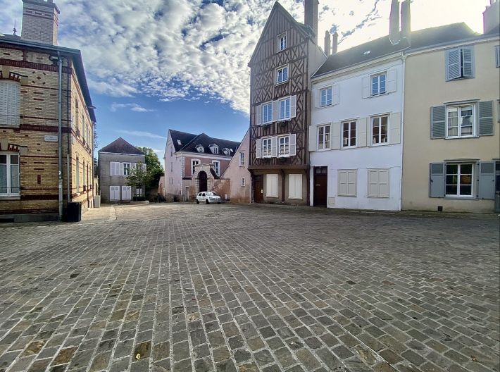 Main Photo of a 1 bedroom  Apartment for sale